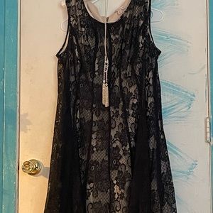 Wore only once no hole still brand new